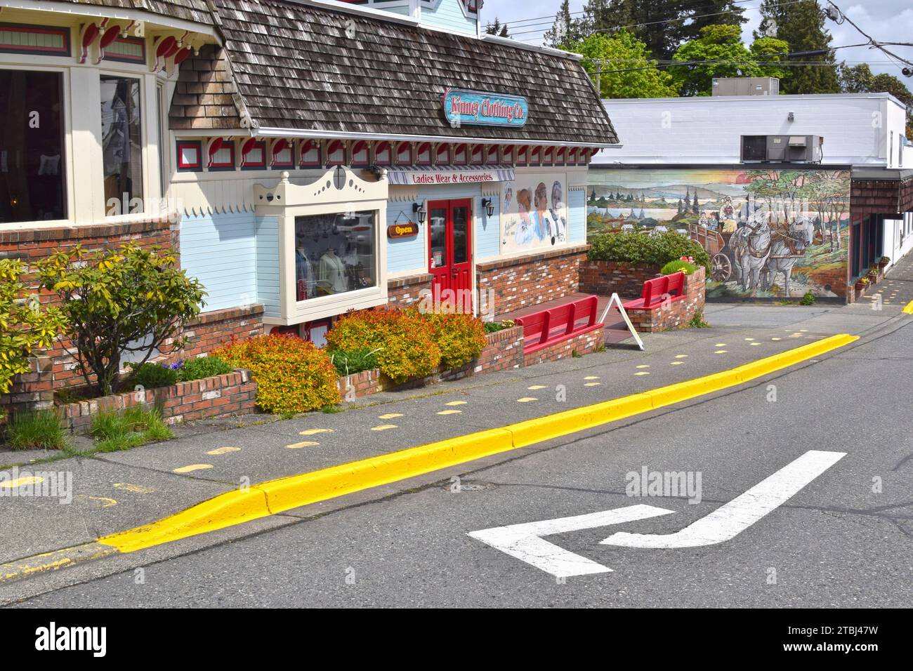 CHEMAINUS, KANADA - 16. MAI 2017: Das Wandbild 'Chemainus 1891', gemalt 1983 von David Maclagan, ist eines von mehr als 40 Wandbildern in der Stadt Chemainus attr Stockfoto