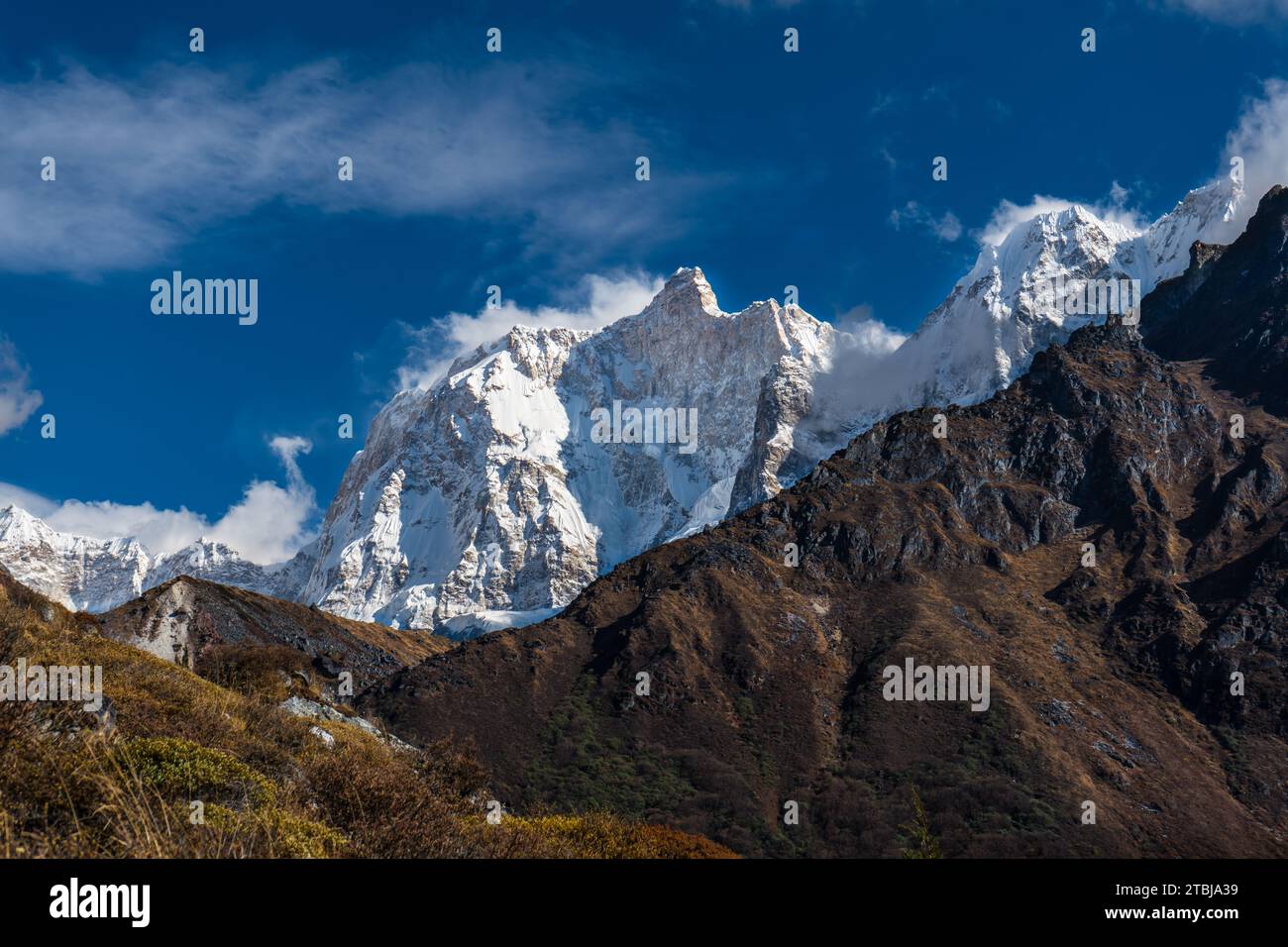 Mount kumbhakarna ( Jannu Base Camp ) im himalaya von Nepal aus gesehen von Khambachen, Taplejung Stockfoto