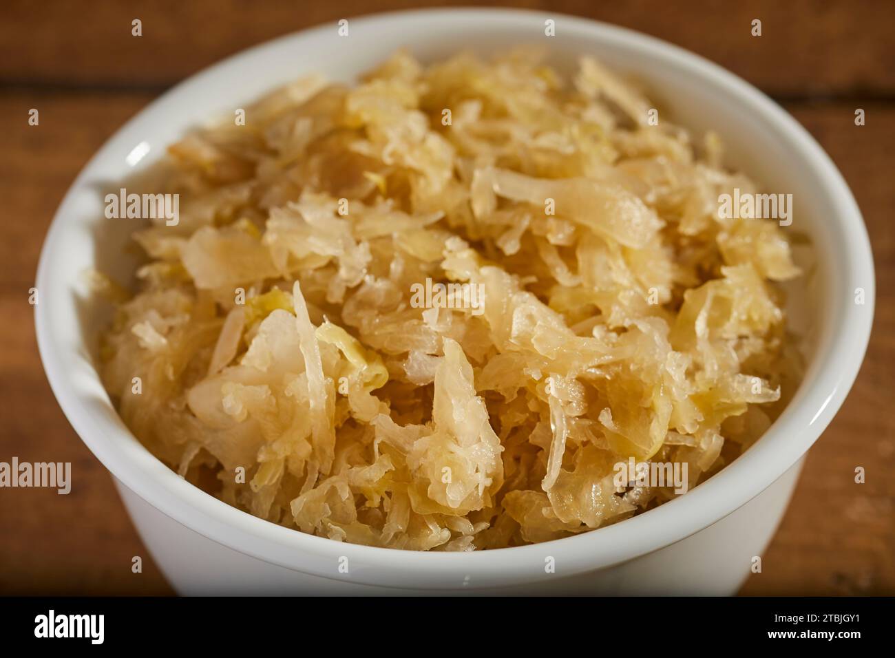 Eine Schüssel hausgemachtes Sauerkraut von einer Amish-Farm in Lancaster County, Pennsylvania, USA Stockfoto