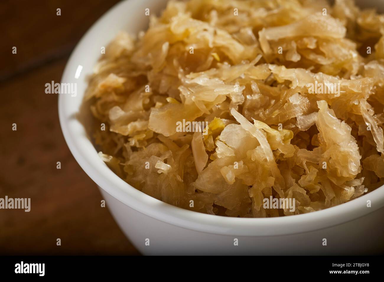 Eine Schüssel hausgemachtes Sauerkraut von einer Amish-Farm in Lancaster County, Pennsylvania, USA Stockfoto