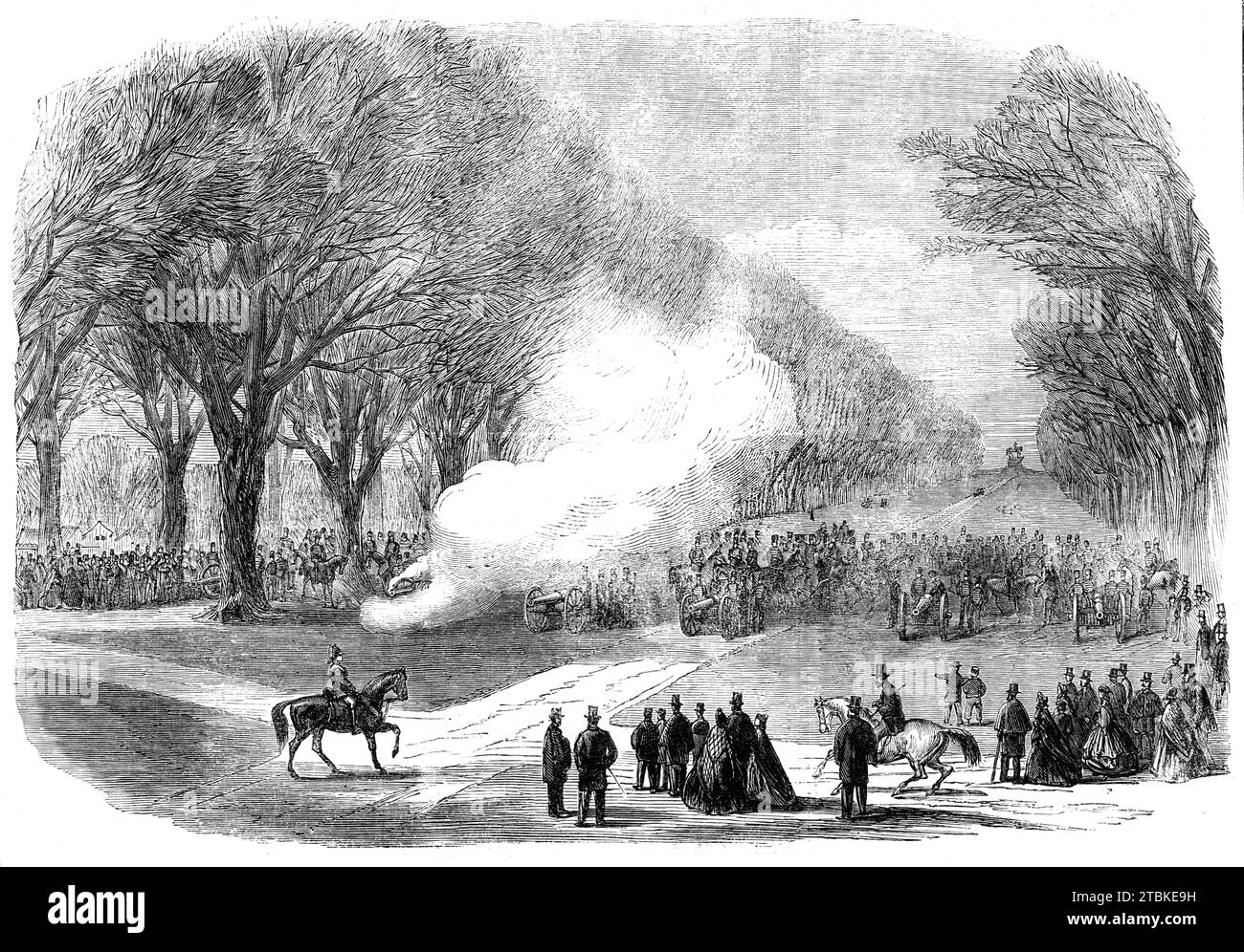 Das Begräbnis seiner verstorbenen Königlichen Hoheit des Prinzen Consort: Feuernde Minutengeschütze im Long Walk, Windsor Park, 1861. "Bei Sonnenaufgang, als der gewerkschaftsjäger mit halbem Stab vom Gipfel des Rundturms ausgestellt wurde, wurden fünf-Minuten-Geschütze vom Ende des langen Spaziergangs durch eine Batterie der königlichen Artillerie abgefeuert. und dies wurde am Morgen fortgesetzt, bis die königlichen Überreste die Burg verließen, als die Abschüsse auf Minutenzeit erhöht wurden. Der Tod von Albert durch Typhus war ein erdrückender Schlag für Königin Victoria, die für die restlichen 40 Jahre ihres Lebens Trauerkleidung trug. Aus „Illustrated Stockfoto