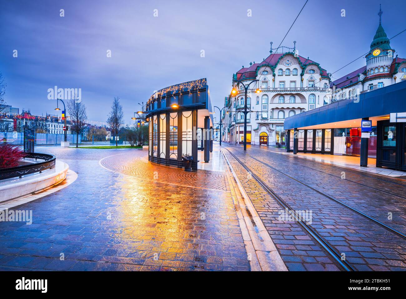 Oradea, Siebenbürgen mit Straßenbahn-Station in Union Square Stadtbild in Rumänien Stockfoto