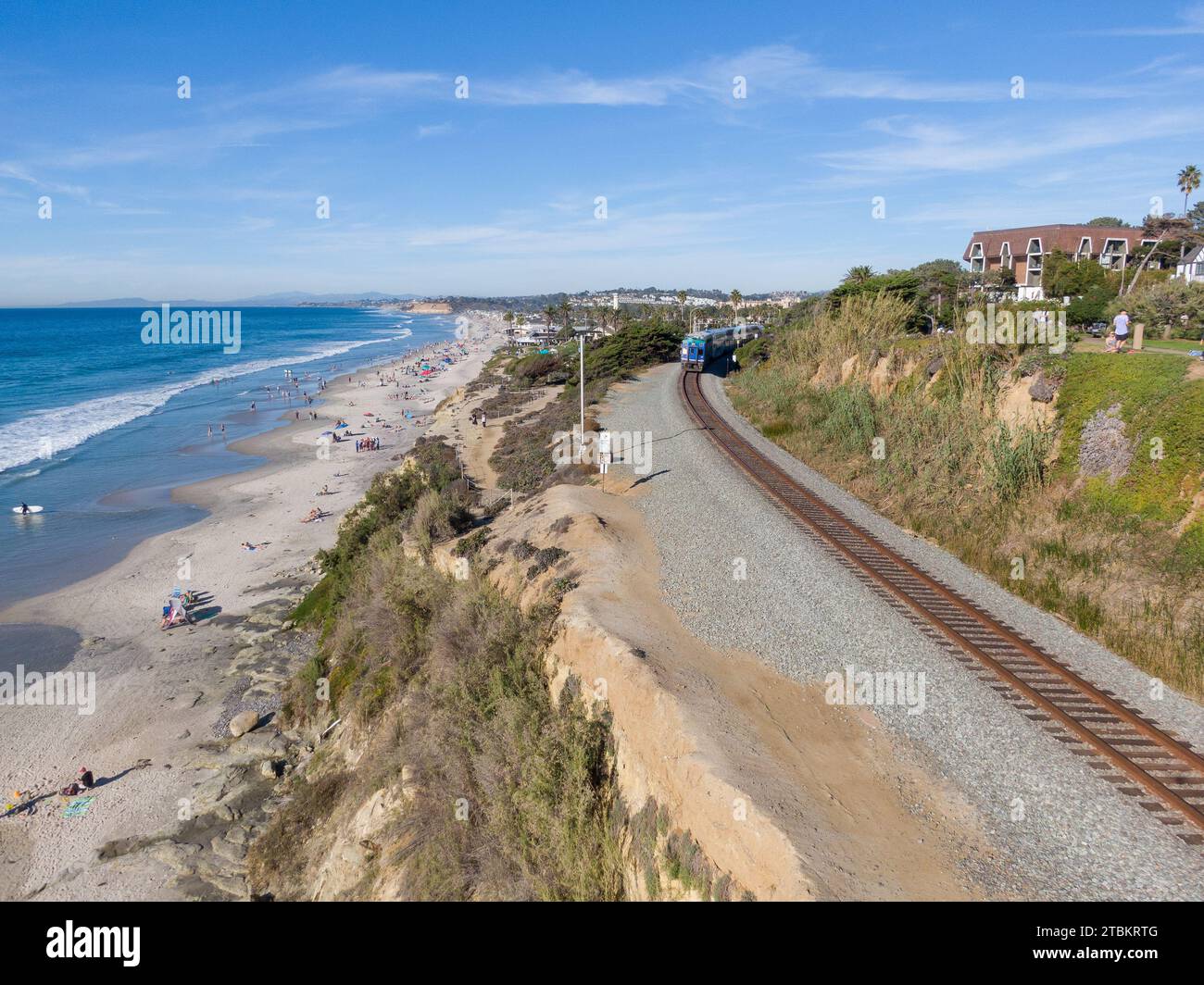 Drohnenfoto von Personenzügen in Oceanside und Del Mar Kalifornien Stockfoto