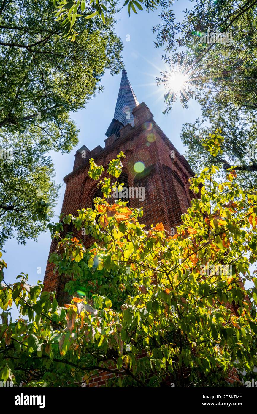 Der Turm der historischen St. Peter's Episcopal Church in Oxford, Mississippi. Stockfoto