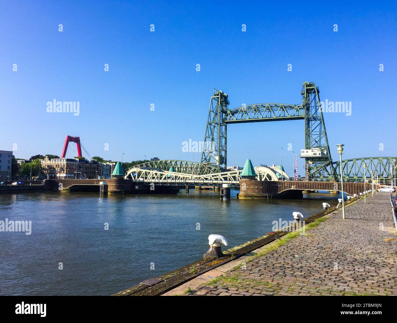 Stahl Bahn Aufzug King's Dock Bridge (Koningshavenbrug) oder den Aufzug (De Hef) in Rotterdam, Niederlande Stockfoto
