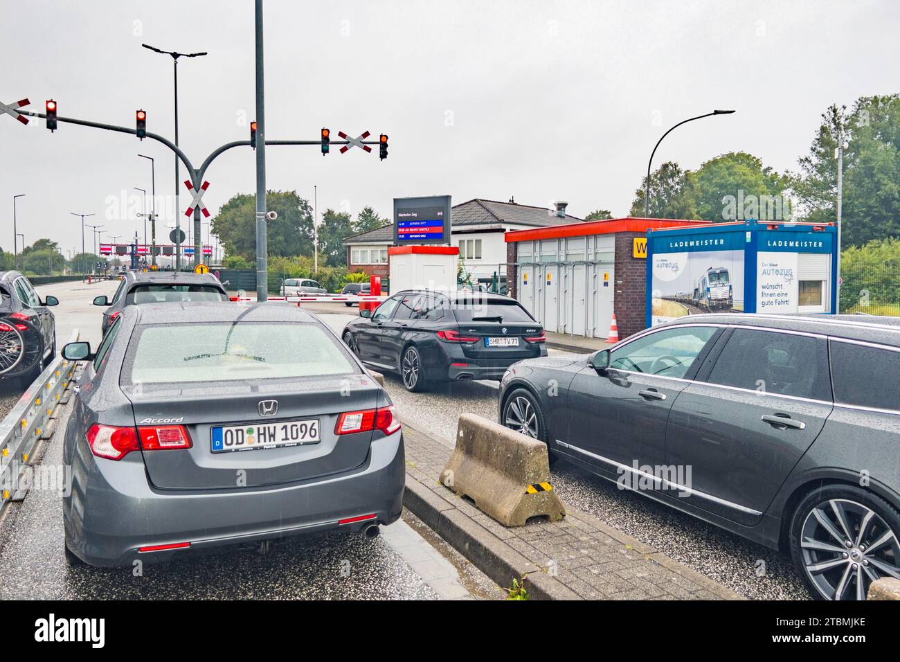 Bahnbeladung für die Überfahrt mit dem Autozug vom Festland nach Sylt, DB Shuttle, Bahnhof NIebuell, Nordfriesland, Schleswig-Holstein Stockfoto
