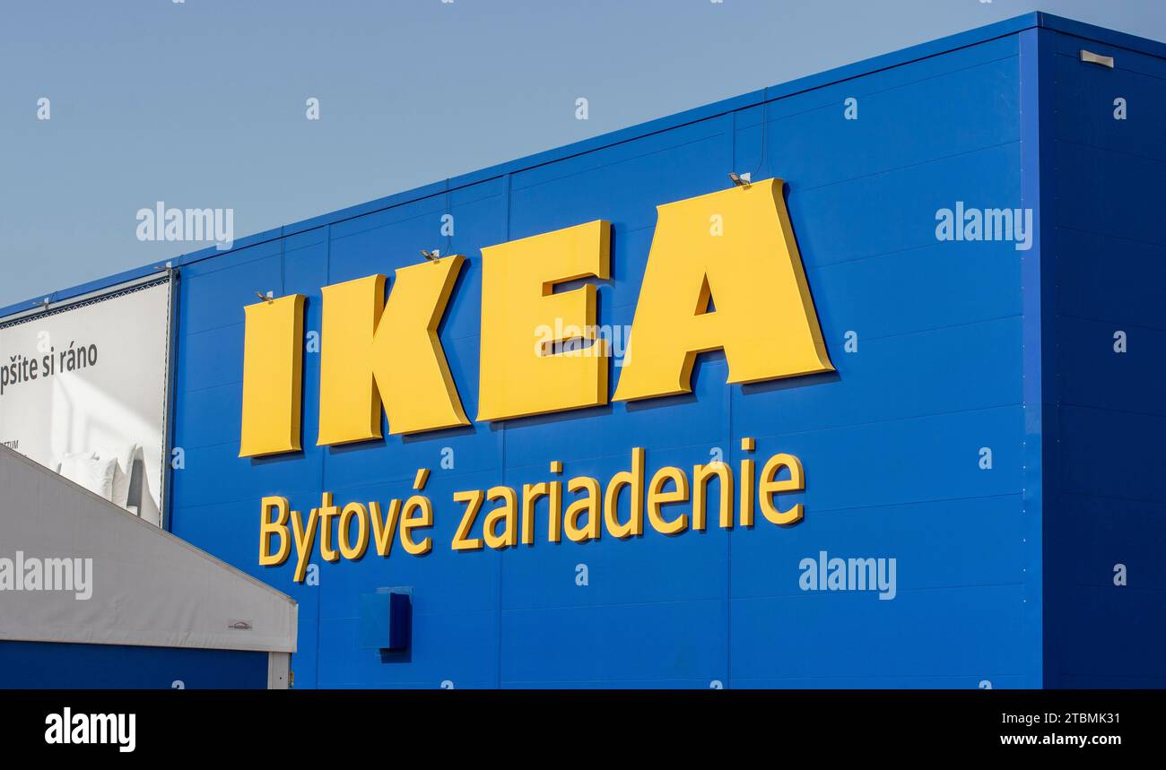 Bratislava, Slowakei, 14. August 2021 : IKEA Möbelgeschäft. IKEA ist seit 2008 der weltweit größte Möbelhändler und entwirft und Stockfoto