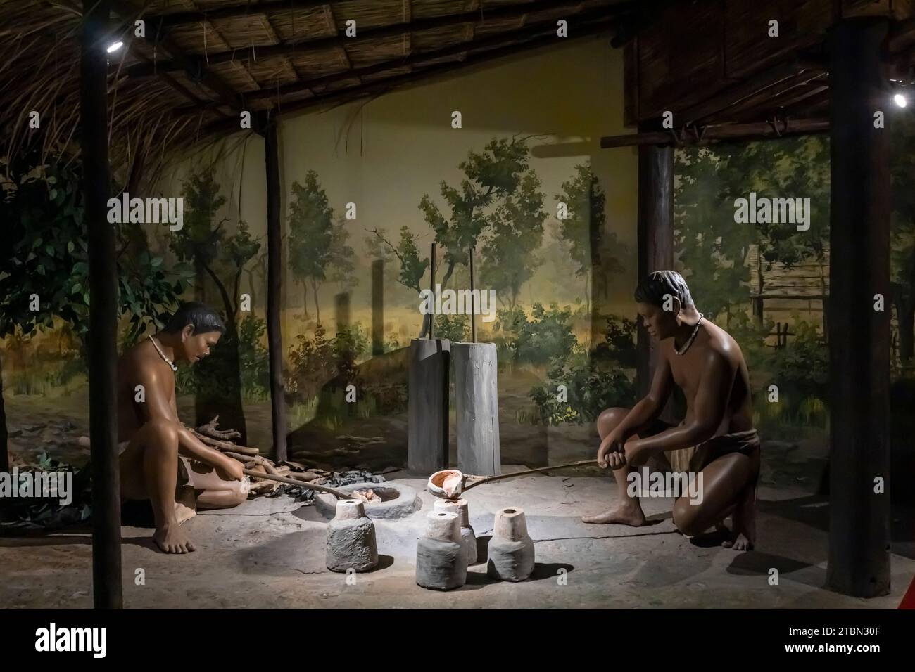Ban Chiang Nationalmuseum, Diorama des antiken menschlichen Lebens, Metallurgie, Ban Chiang, Udon Thani, Thailand, Südostasien, Asien Stockfoto