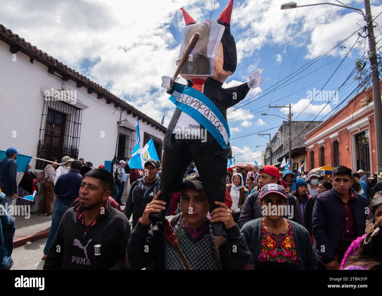 Guatemala-Stadt, Guatemala-Stadt, Guatemala. Dezember 2023. In den Straßen der Zone 1 der Hauptstadt fand heute eine von verschiedenen Behörden einberufene Mobilisierung statt, in der Schritte der Hoffnung und Entschlossenheit mit Überzeugung für eine bessere Demokratie klangen. (Kreditbild: © Fernando Chuy/ZUMA Press Wire) NUR REDAKTIONELLE VERWENDUNG! Nicht für kommerzielle ZWECKE! Stockfoto