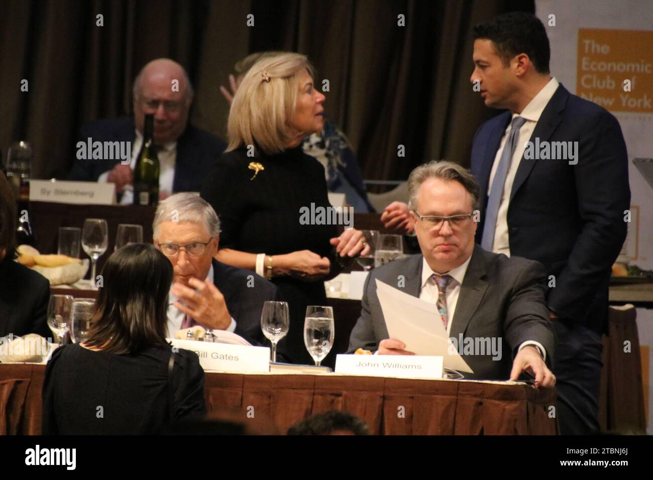 New York Economic Club, New York, NY 10019 USA. Dezember 2023. Der Unternehmer und Philanthrope Bill Gates war Headliner eines Fireside Chats bei der Dinner Gala und Awards des New York Economic Club im Dezember 2023. Quelle: ©Julia Mineeva/EGBN TV News/Alamy Live News Stockfoto