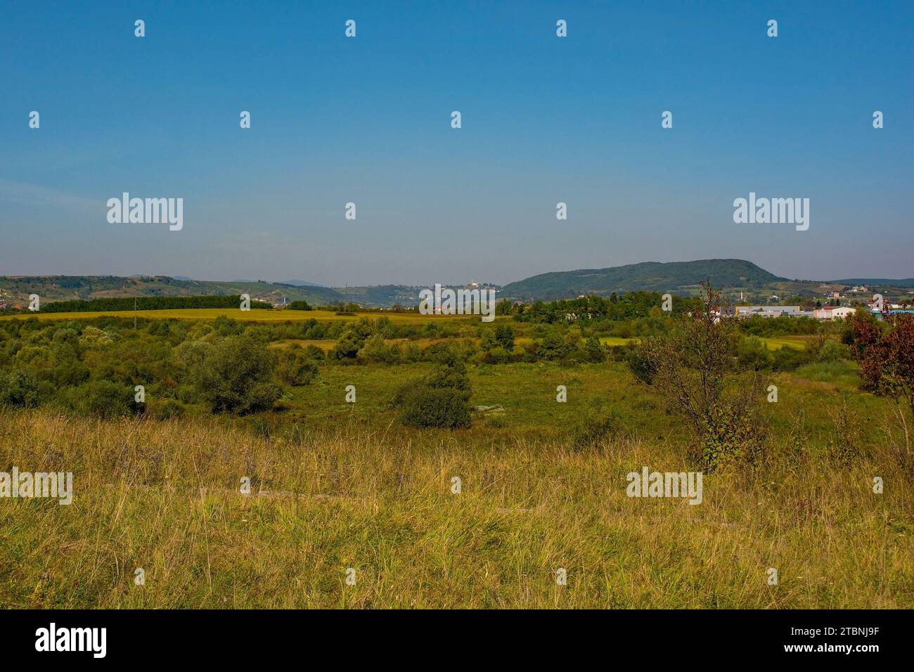 Die Sommerlandschaft in der Nähe von Bihac im Kanton Una-Sana, nordwestlicher Föderation von Bosnien und Herzegowina. Anfang September Stockfoto