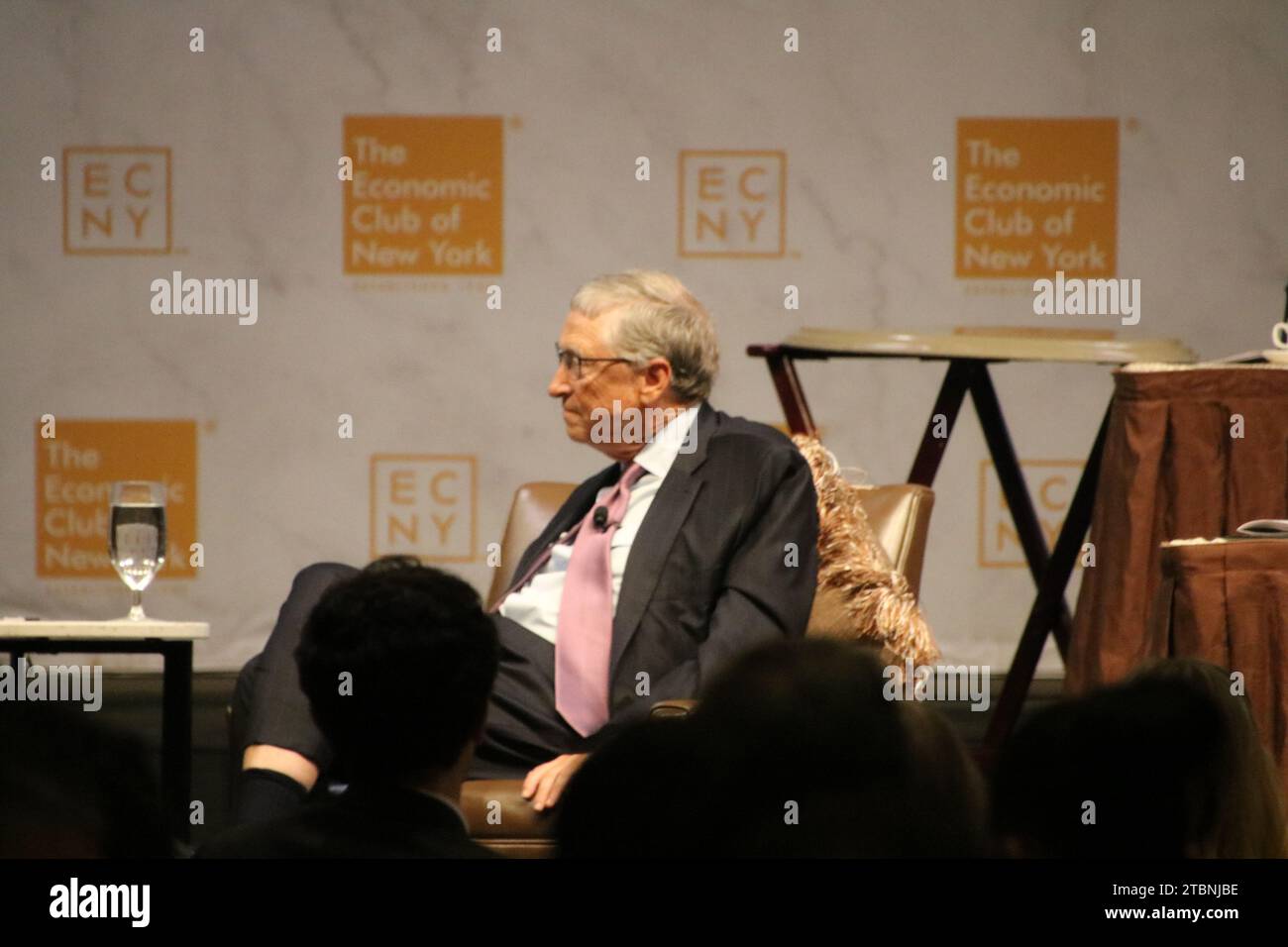 New York Economic Club, New York, NY 10019 USA. Dezember 2023. Der Unternehmer und Philanthrope Bill Gates war Headliner eines Fireside Chats bei der Dinner Gala und Awards des New York Economic Club im Dezember 2023. Quelle: ©Julia Mineeva/EGBN TV News/Alamy Live News Stockfoto