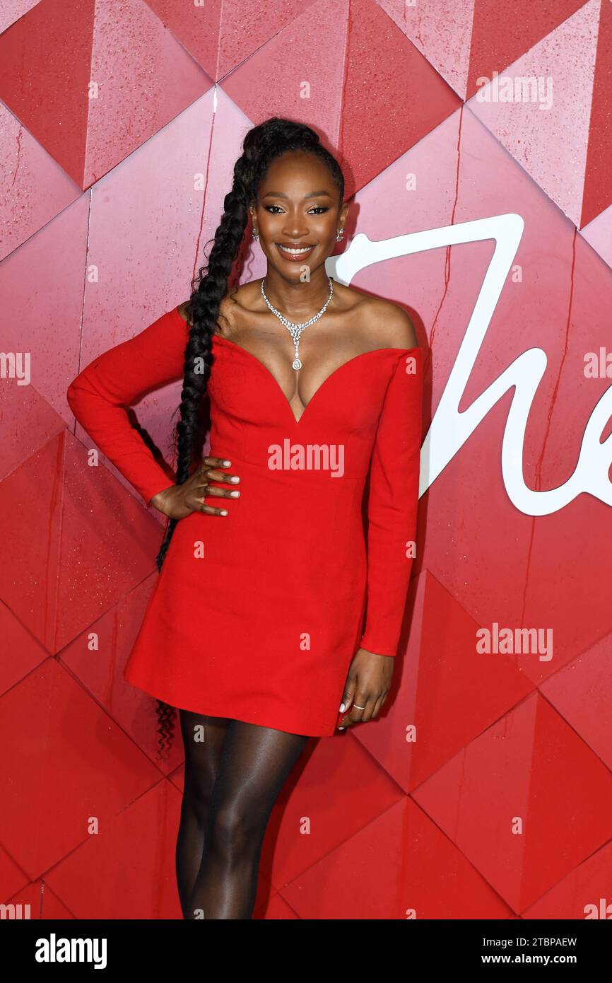 LONDON, ENGLAND – 04. DEZEMBER: Vanessa Kingori nimmt an den Fashion Awards 2023 Teil, die von Pandora am 4. Dezember 2023 in der Royal Albert Hall verliehen wurden Stockfoto