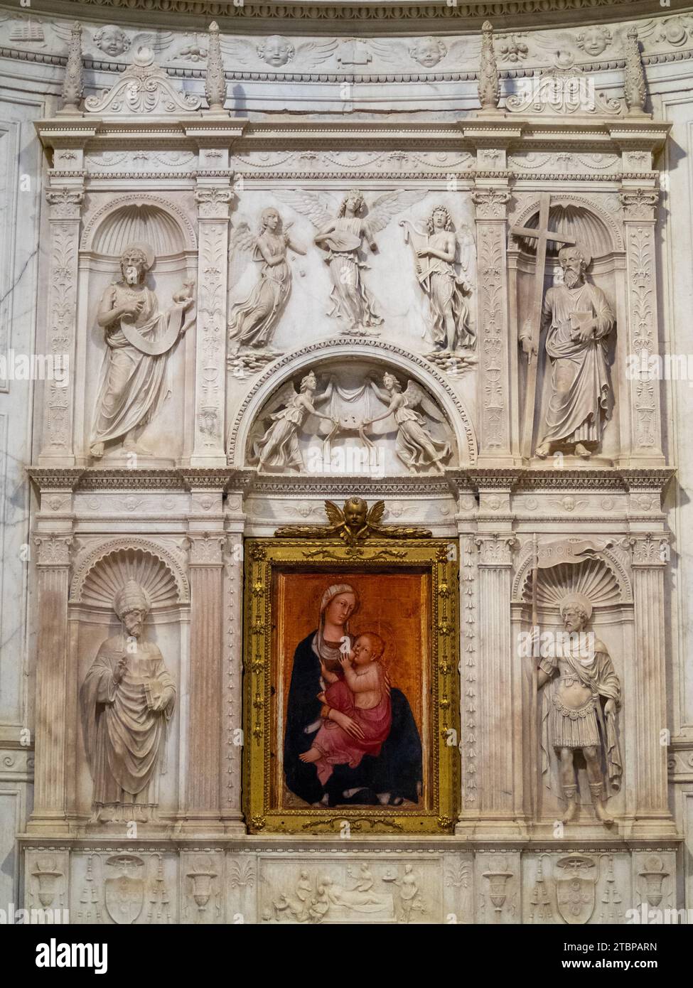 Piccolomini-Altar, Madonna Col Bambino von Paolo di Giovanni Fei, Kathedrale von Siena Stockfoto