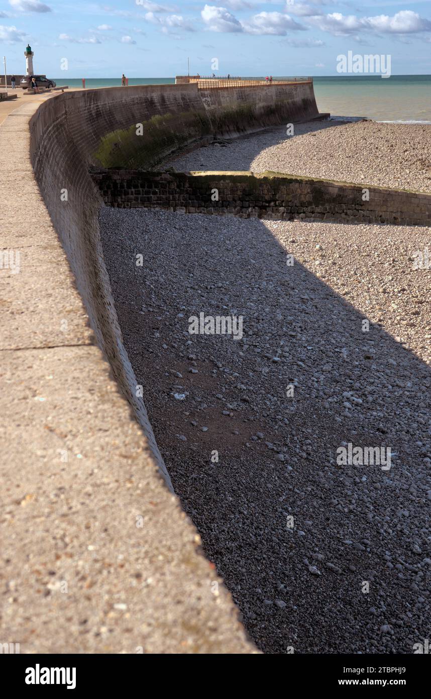 Strand Saint-Valery-en-Caux im Sommer, Normandie, Frankreich Stockfoto