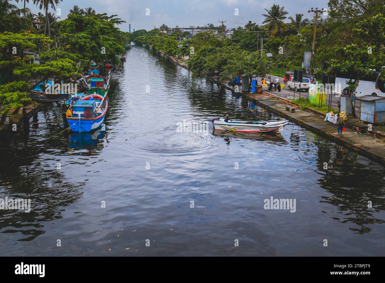 Wunderschöne Szenen von Fischern in ihren Booten in Watala, Colombo, Sri Lanka Stockfoto