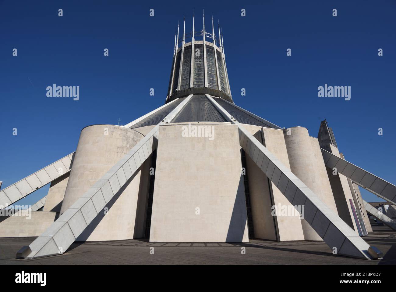 Wigwam-Shaped oder Circular Modern Liverpool Metropolitan Cathedral (1962–67) oder Katholische Kathedrale von Frederick Gibberd Liverpool England UK Stockfoto