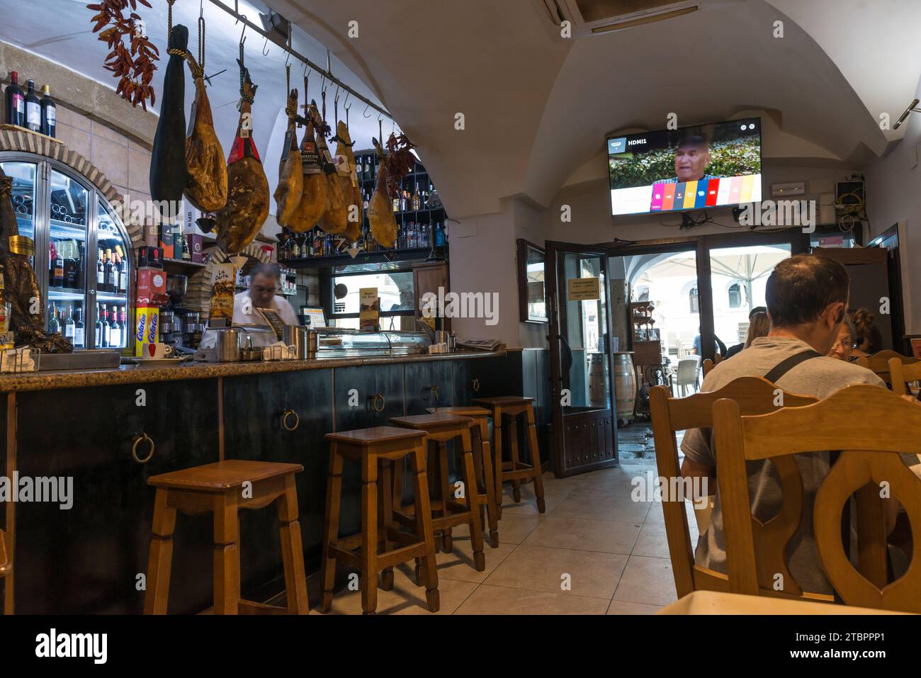 Innenraum der Bar, Bodega, Restaurant in Caraces, Extremadura, Spanien. Stockfoto