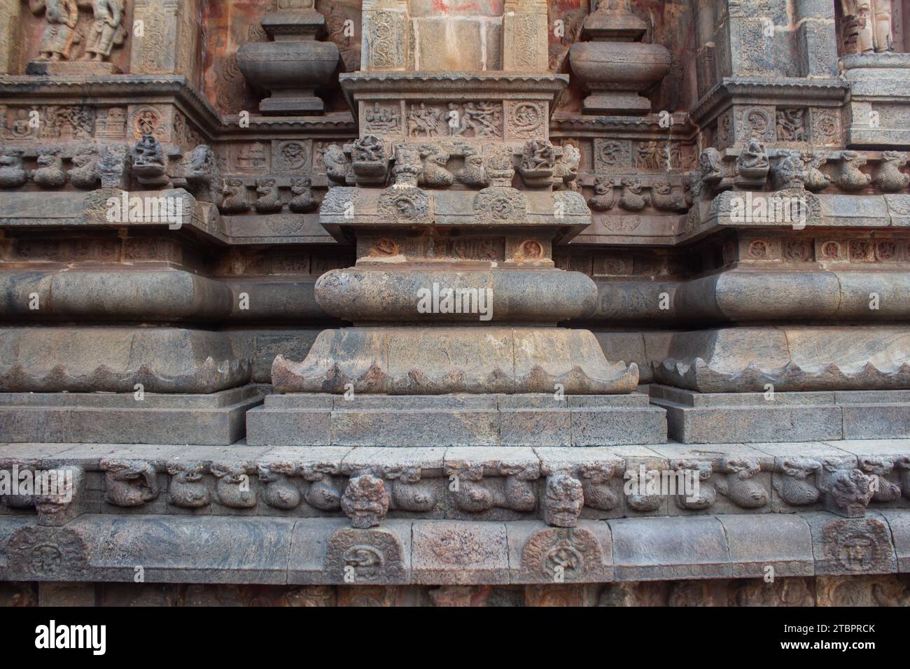 Die Säulen der Hauptkammer im Airavatesvara-Tempel in Darasuram in Kumbakonam, Indien. Stockfoto
