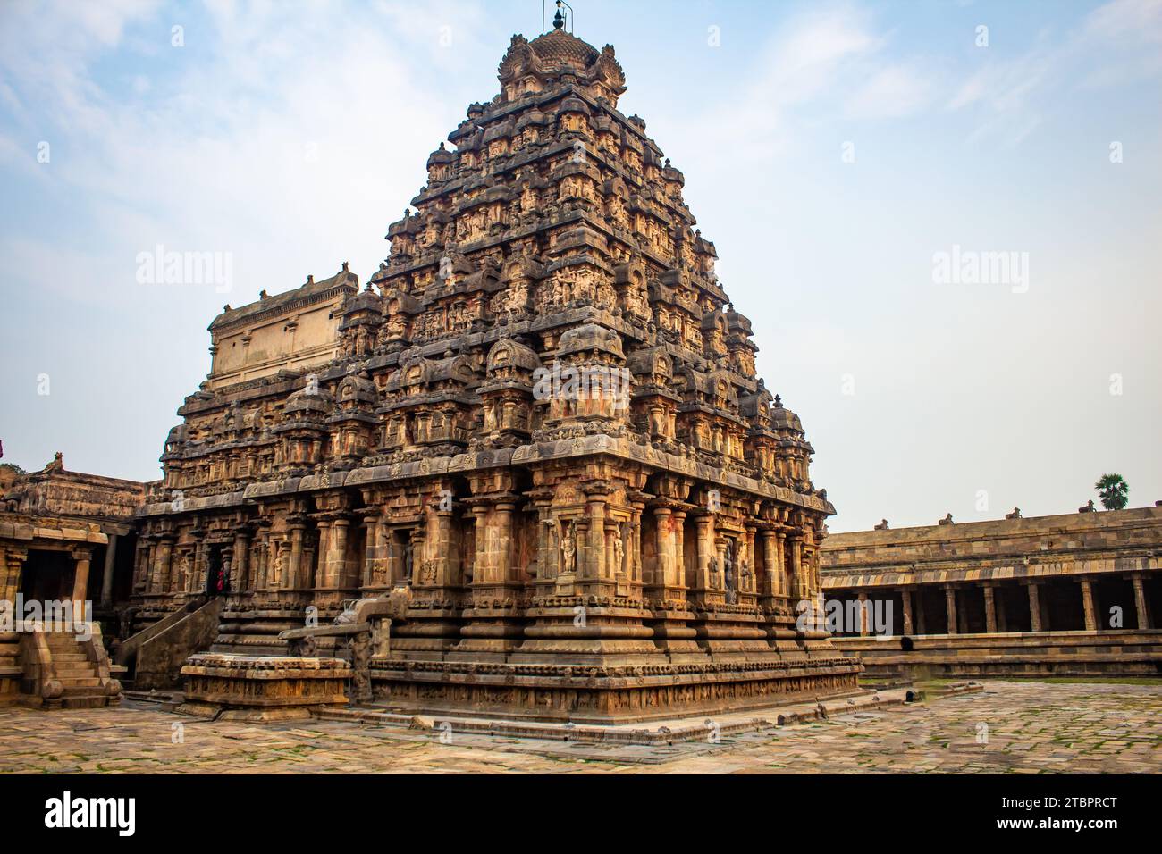Hauptkammer, in der der Herr shiva im Airavatesvara Tempel in Darasuram in Kumbakonam, Indien, untergebracht ist. Stockfoto