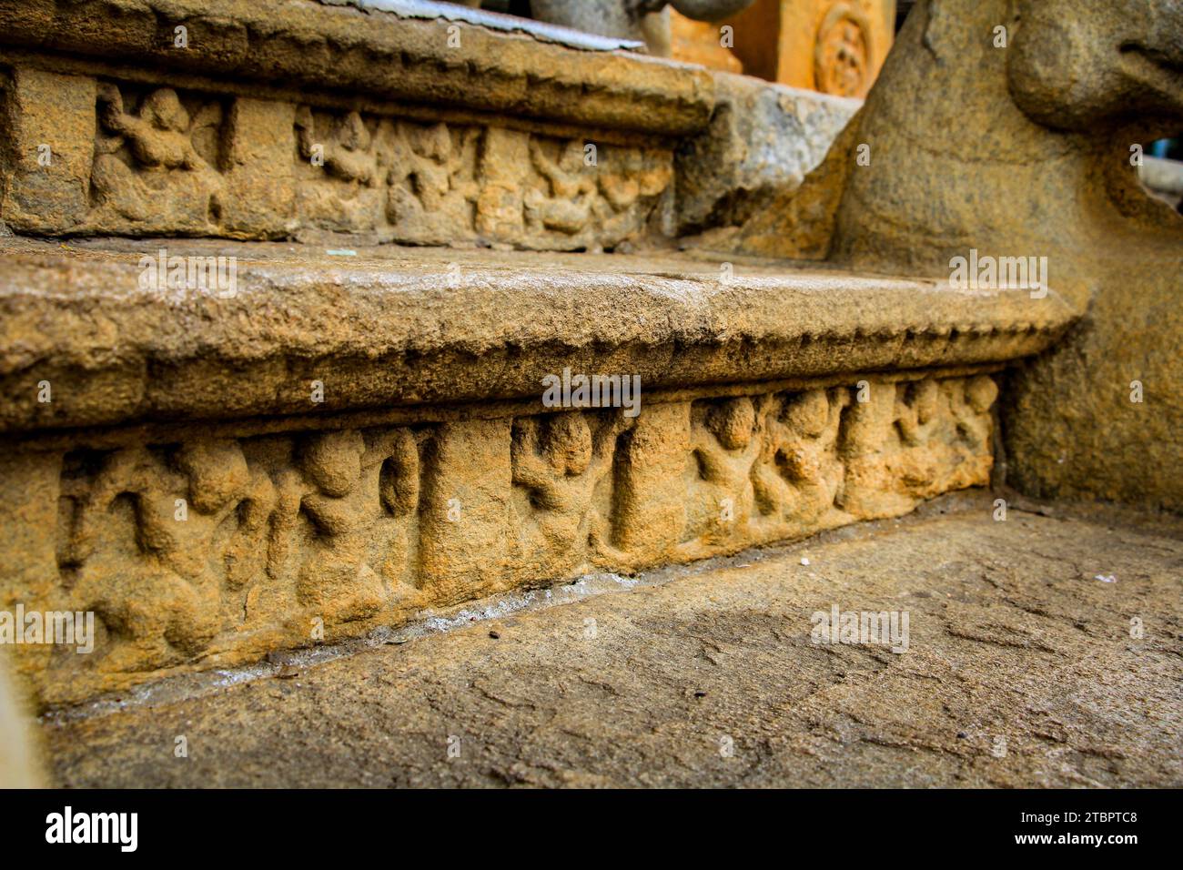 Berühmte alte Holzschnitzereien im Embekke Tempel in der Nähe von Kandy SriLanka - 700 Jahre alt Stockfoto