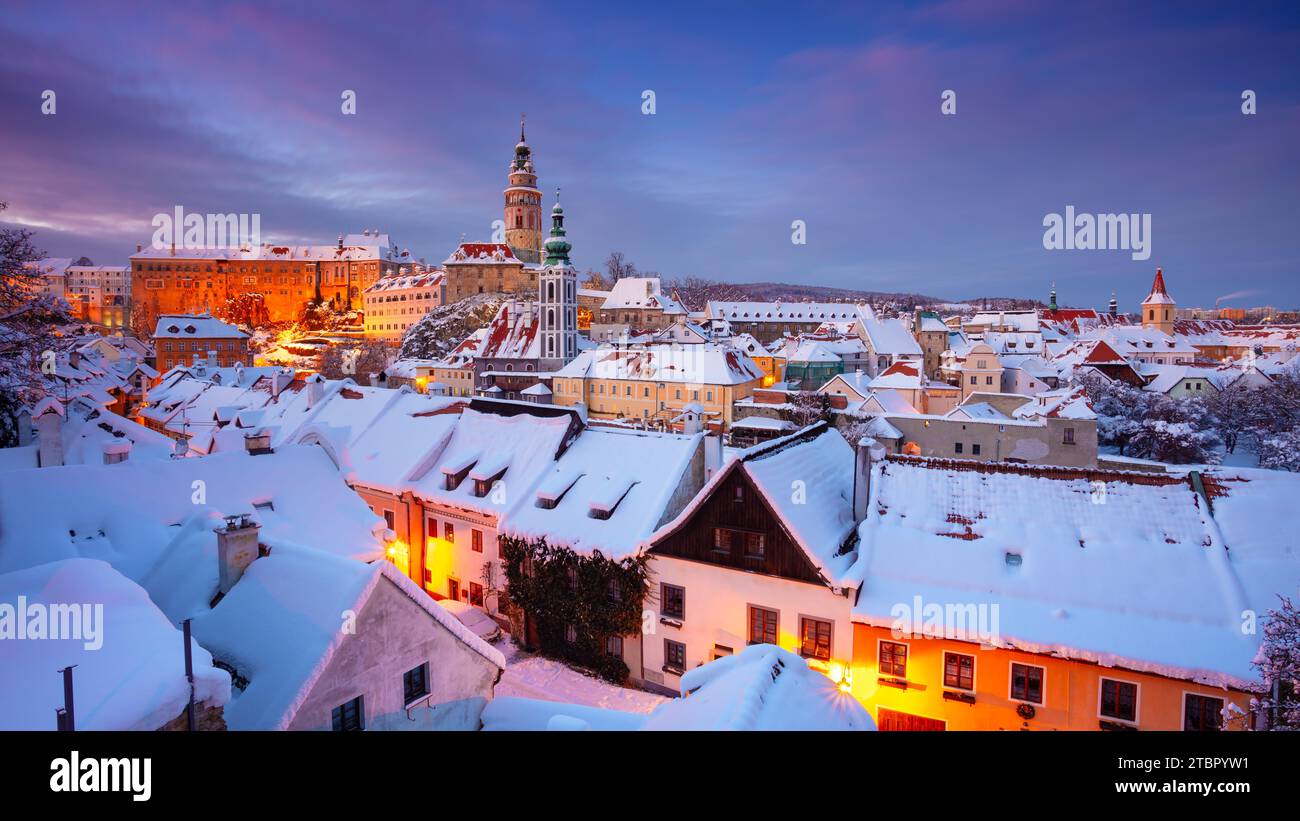 Cesky Krumlov, Tschechische Republik. Luftbild von Cesky Krumlov, Tschechien bei schönem Winteruntergang. Stockfoto