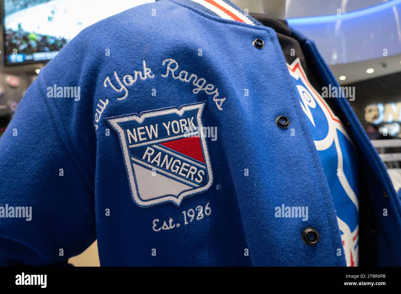 Der neue NHL Flagship Shop befindet sich in Hudson Yards und bietet Hockeyfans Bekleidung und Merchandise, New York City, USA 2023 Stockfoto