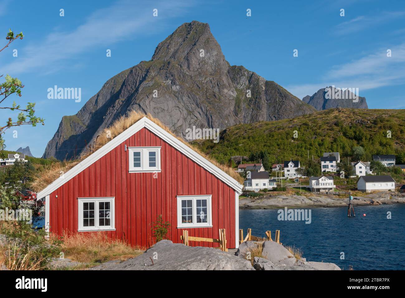 Red Fishing Cabin, oder rorbu, Lofoten Islands, Norwegen Stockfoto