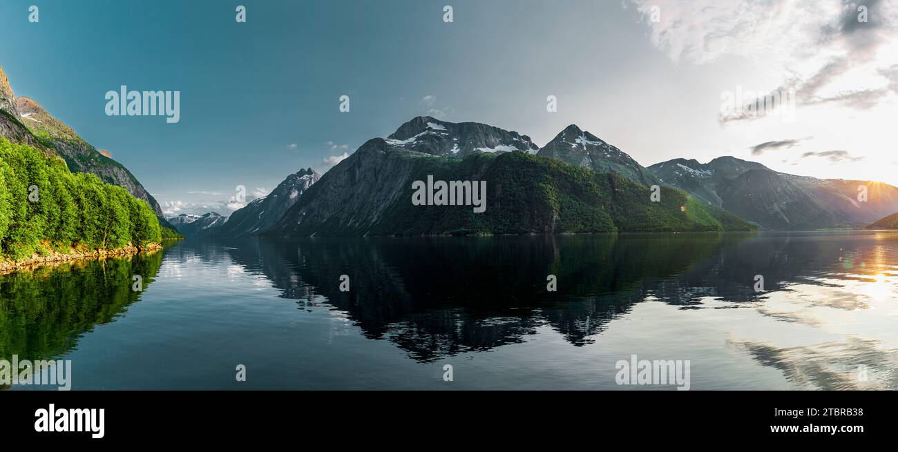 Panoramablick auf den See Eikesdal in Norwegen Stockfoto