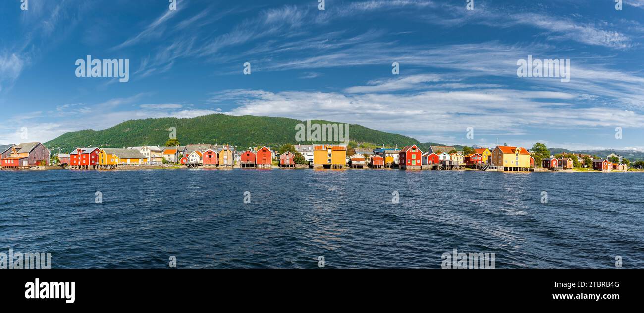 Alte Häuser in Sjøgata in Mosjøen, Nordnorwegen Stockfoto