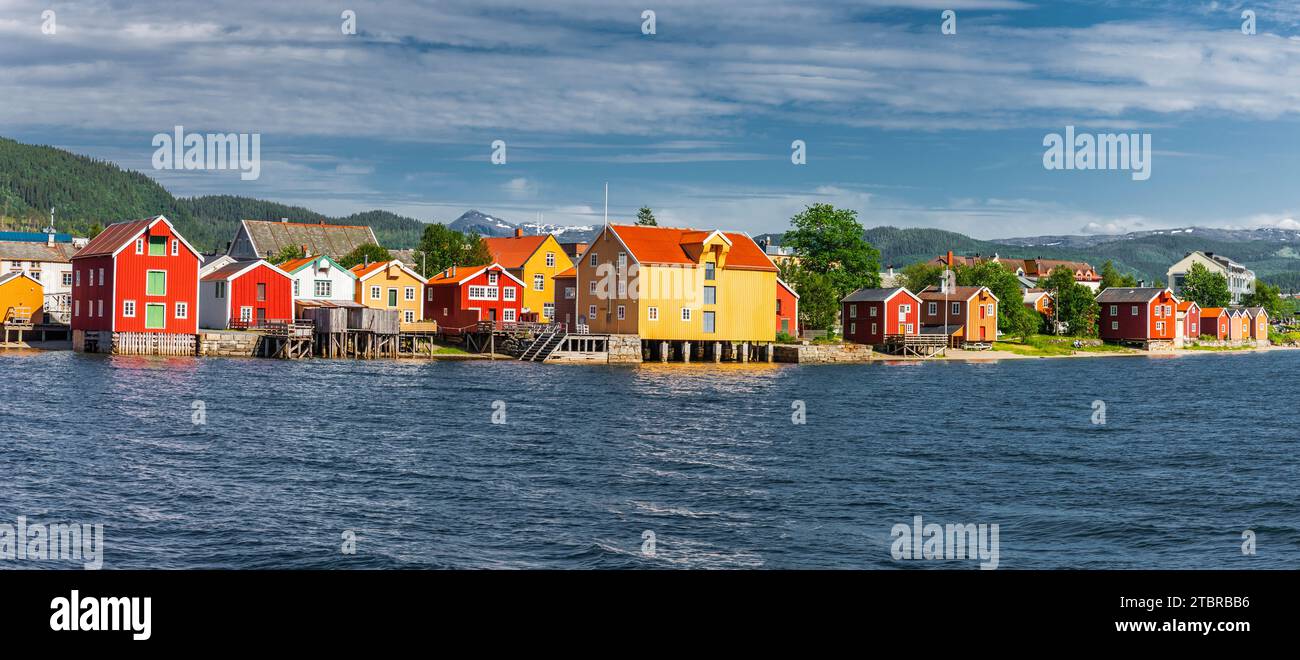 Alte Häuser in Sjøgata in Mosjøen, Nordnorwegen Stockfoto