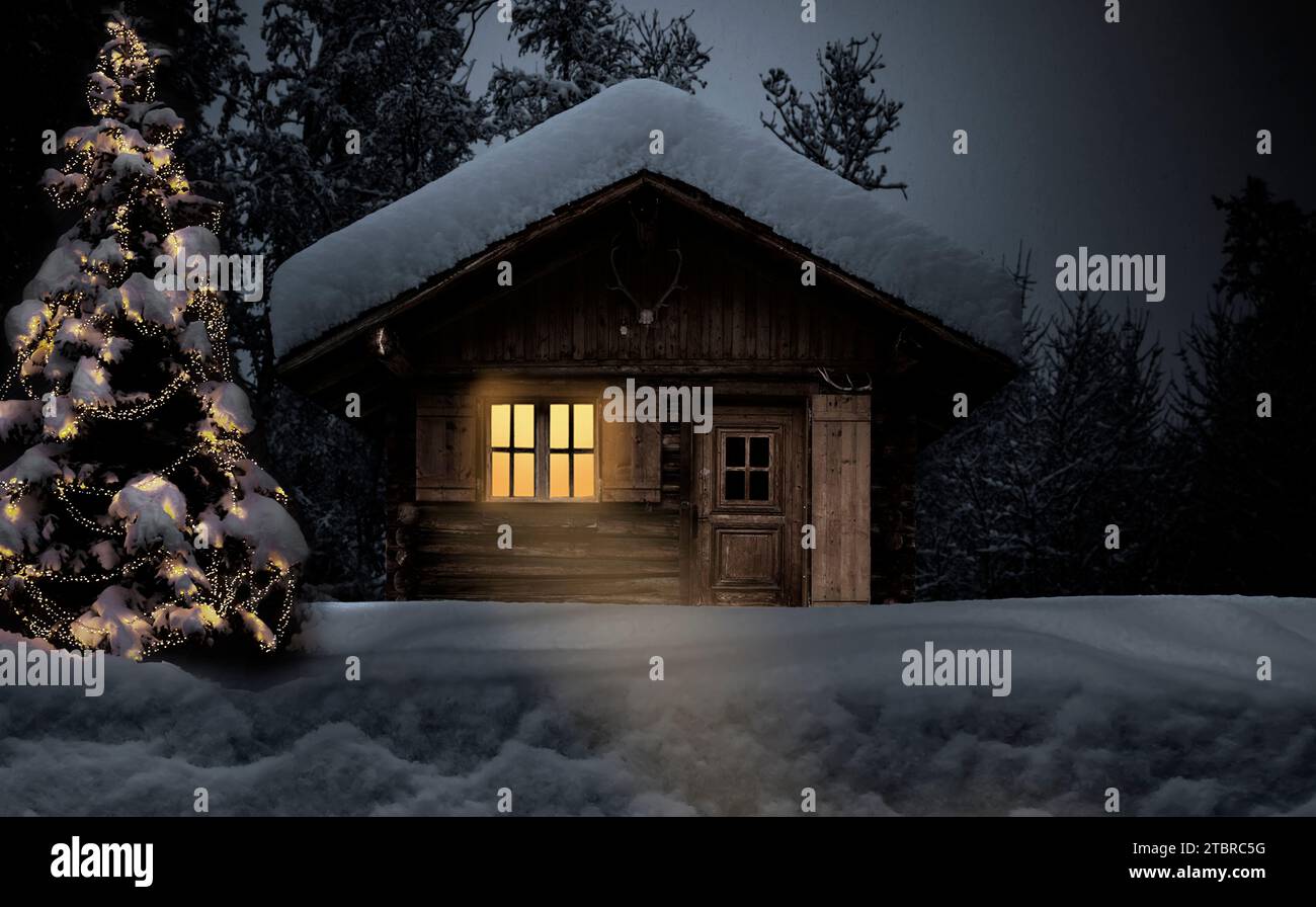 Schneebedeckte Hütte in einem verschneiten Wald Stockfoto