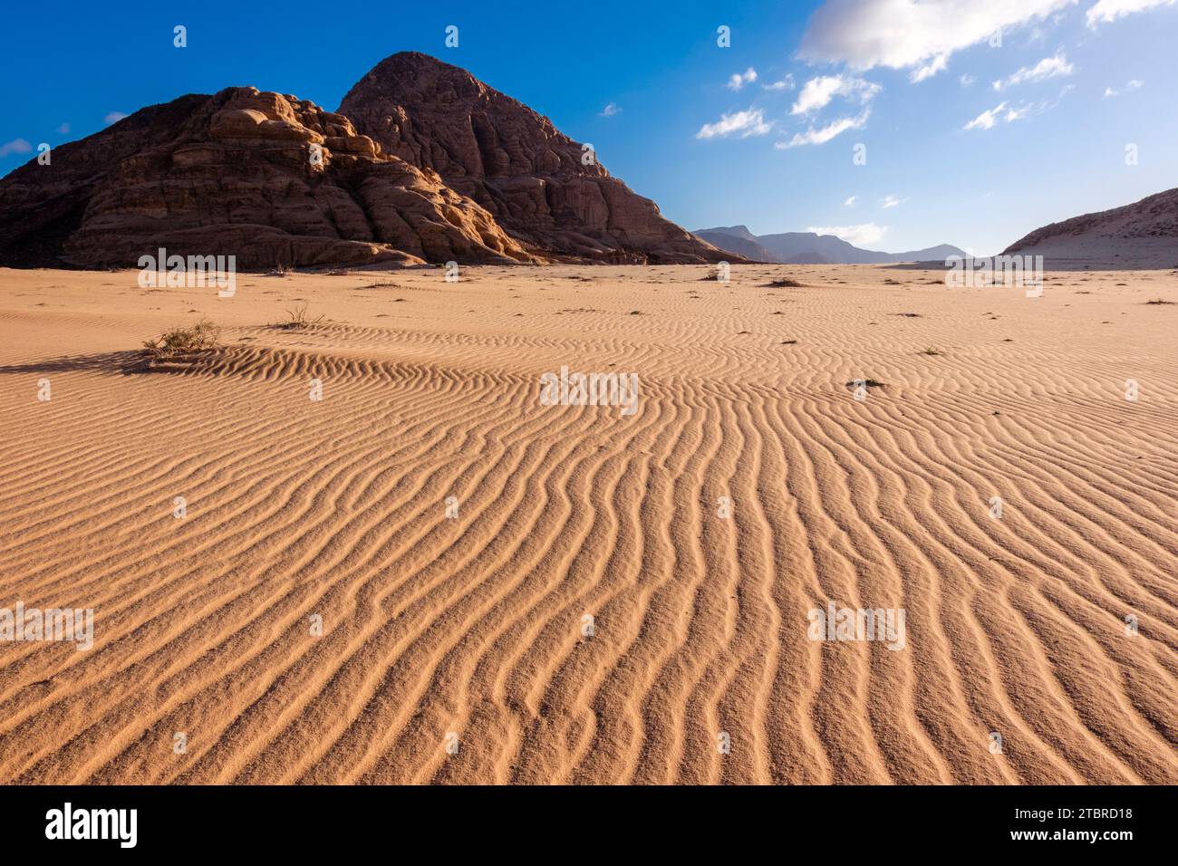 Muster im Sand in der Wüste Wadi Rum in Jordanien, Asien Stockfoto