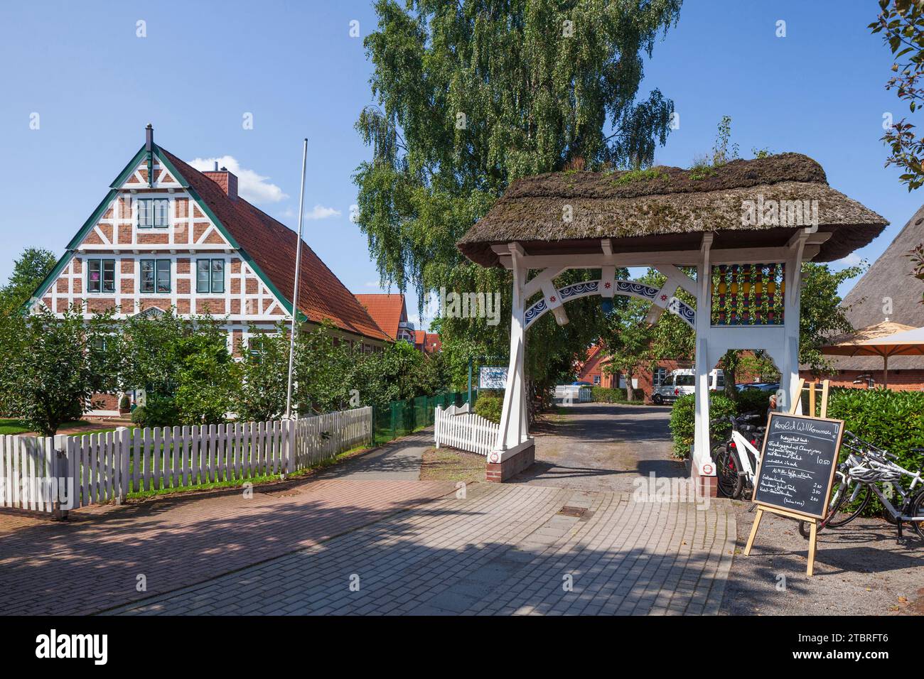 Herrliches Tor vor Gasthof Windmüller, Steinkirchen, altes Land, Landkreis Stade, Niedersachsen, Deutschland, Europa Stockfoto