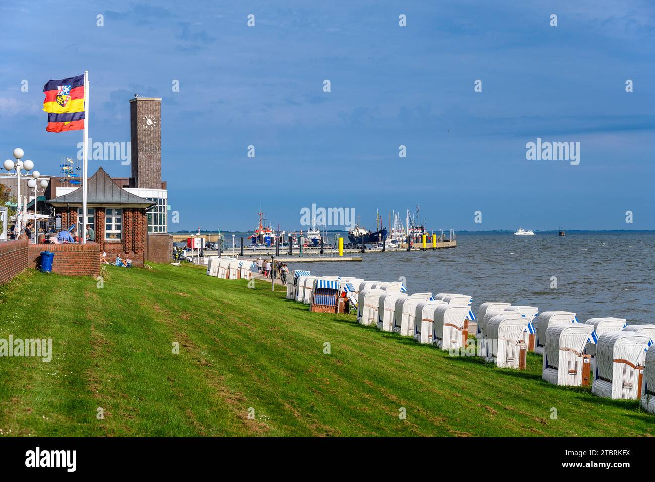 Deutschland, Niedersachsen, Ostfriesland, Wilhelmshaven, South Beach, Blick auf die Jade Bay Stockfoto