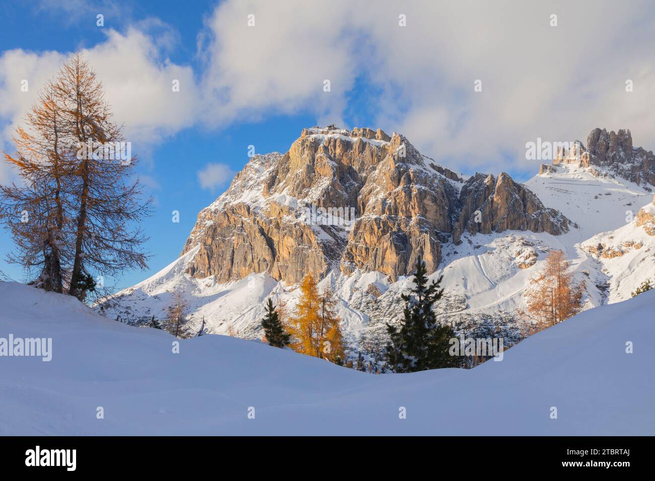 Italien, Venetien, Provinz Belluno, Cortina d'Ampezzo, Wintersonnenversatz auf dem Lagazuoi, Dolomiten Stockfoto