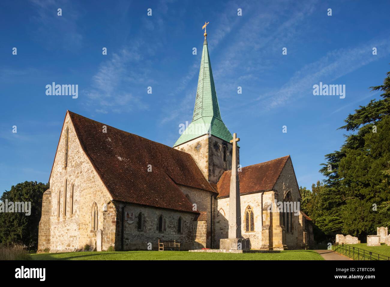 England, West Sussex, Harting, Außenansicht der Pfarrkirche St. Mary und St. Gabriel Stockfoto