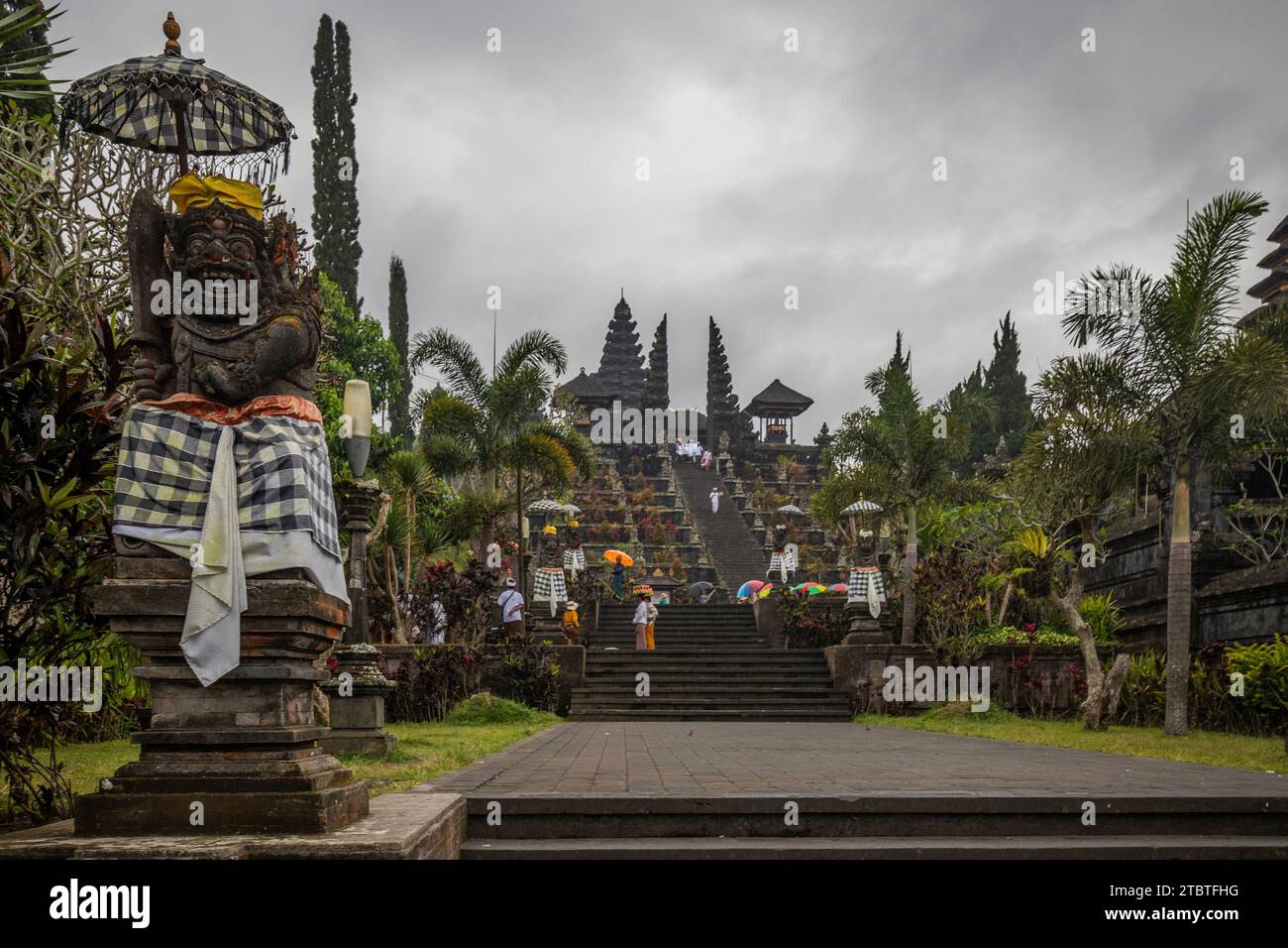 Der Besakih Tempel auf dem Agung Vulkan, der heiligste und wichtigste Tempel im hinduistischen Glauben in Bali, ist auch als Muttertempel bekannt, ein großartiges historisches Gebäude mit viel Geschichte Stockfoto Der Besakih Tempel auf dem Agung Vulkan, der heiligste und wichtigste Tempel im hinduistischen Glauben in Bali, ist auch als Muttertempel bekannt, ein großartiges historisches Gebäude mit viel Geschichte Stockfoto