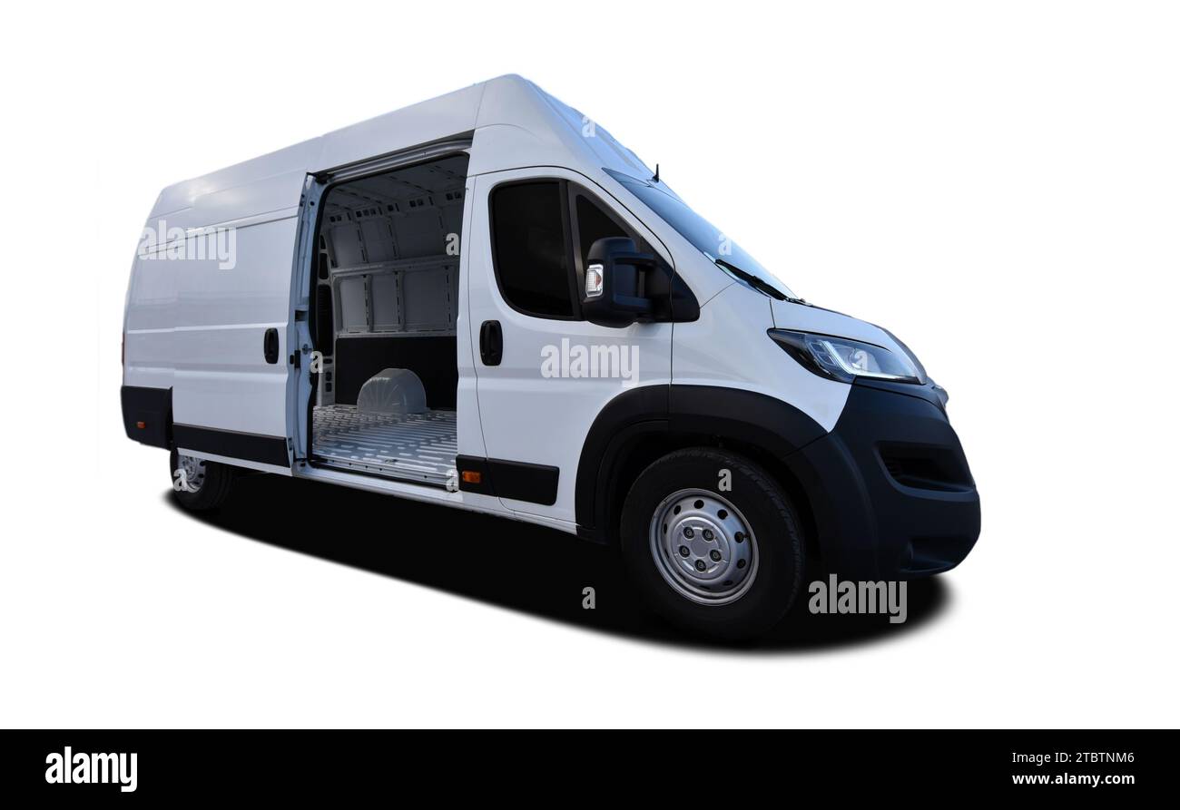 Weißes Nutzfahrzeug mit offener Seitentür, isoliert auf weißem Hintergrund Stockfoto