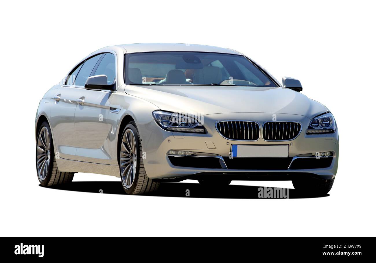 Großes Auto auf weißem Hintergrund, Vorderansicht Stockfoto