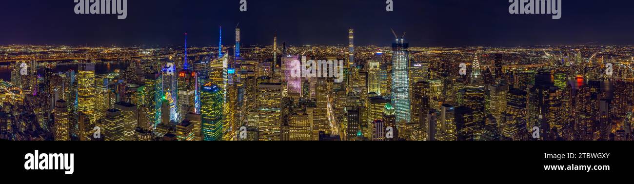 Ein Panoramabild von New York aus Sicht vom Empire State Building bei Nacht Stockfoto