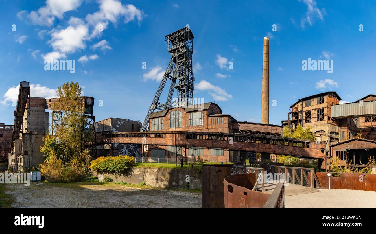 Ein Bild des unteren Industriekomplexes Vitkovice mit Schwerpunkt auf dem Bergbauturm Hlubina Stockfoto