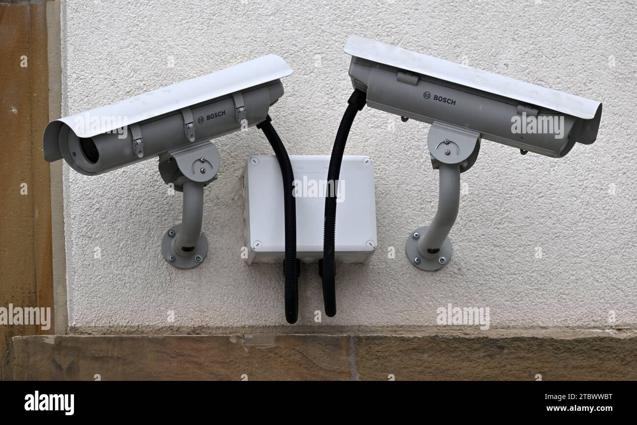 Erfurt, Deutschland. Dezember 2023. Im Thüringer landtag sind Videokameras installiert. Nach Angaben des thüringischen Landesbeauftragten für Datenschutz planen oder betreiben immer mehr Kommunen Videoüberwachung im öffentlichen Raum. Quelle: Martin Schutt/dpa/Alamy Live News Stockfoto