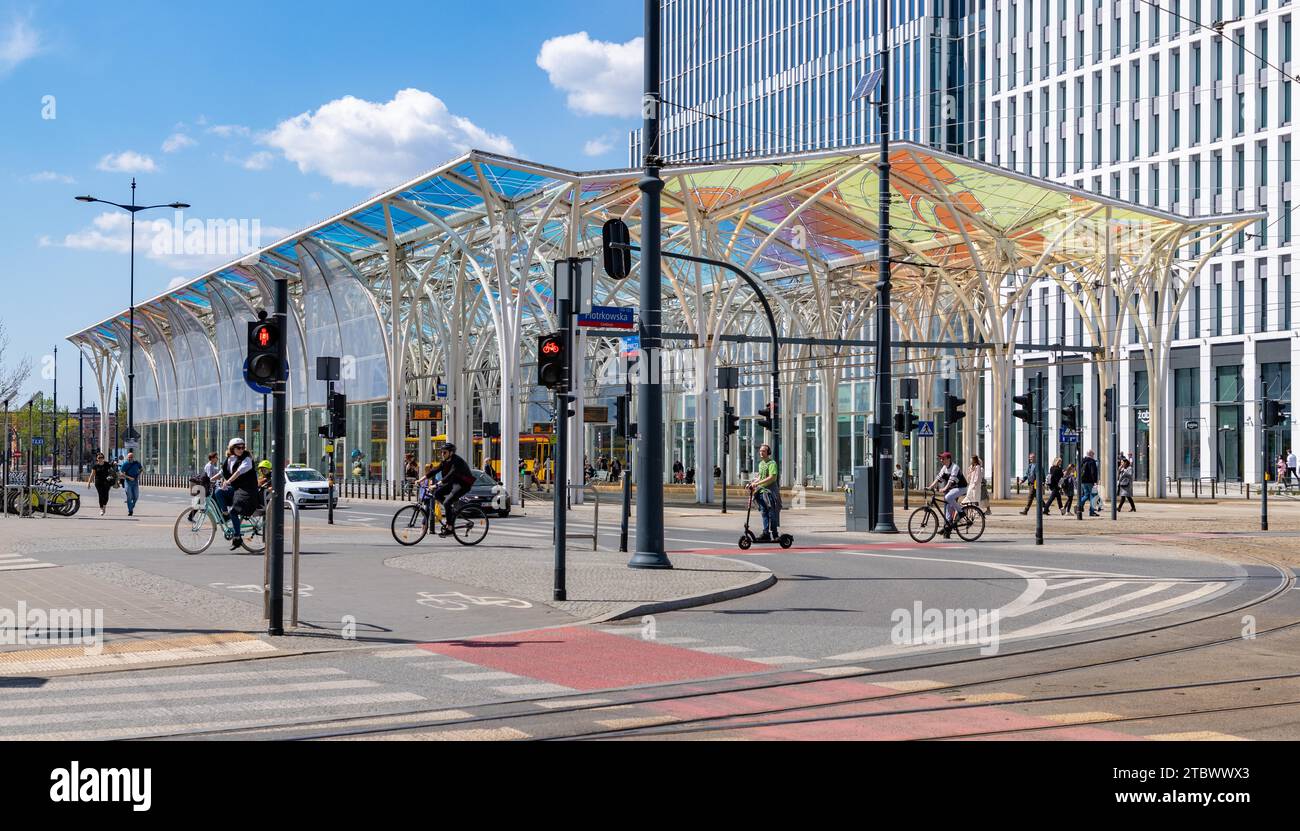 Ein Bild des bunten Stalls Unicorn oder der Straßenbahnstation Piotrkowska Centrum in Ood? Stockfoto