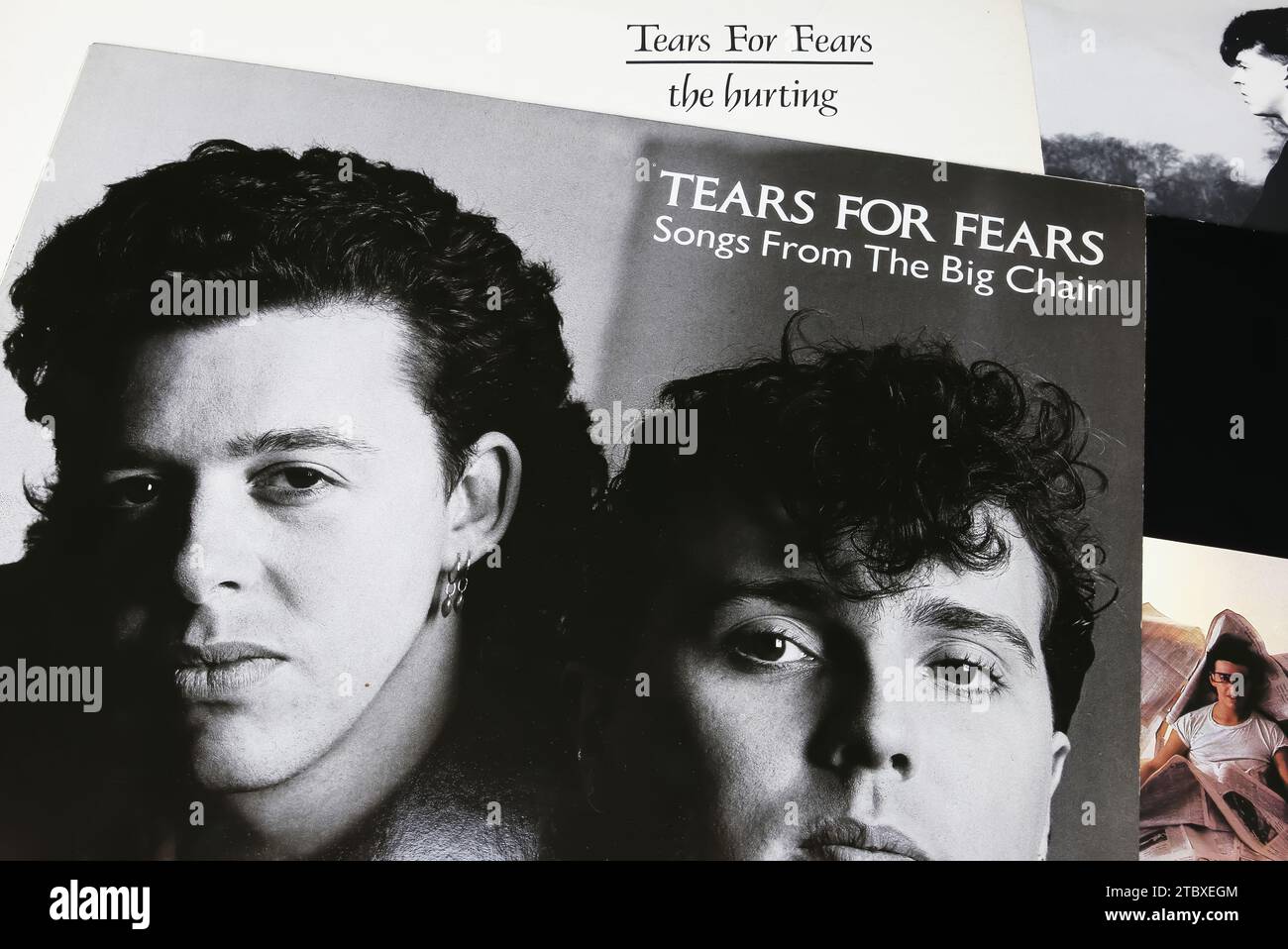 Viersen, Deutschland - 9. Mai. 2023: Nahaufnahme des Plattencovers der britischen New Wave 80er-Band Tears for Fears Stockfoto