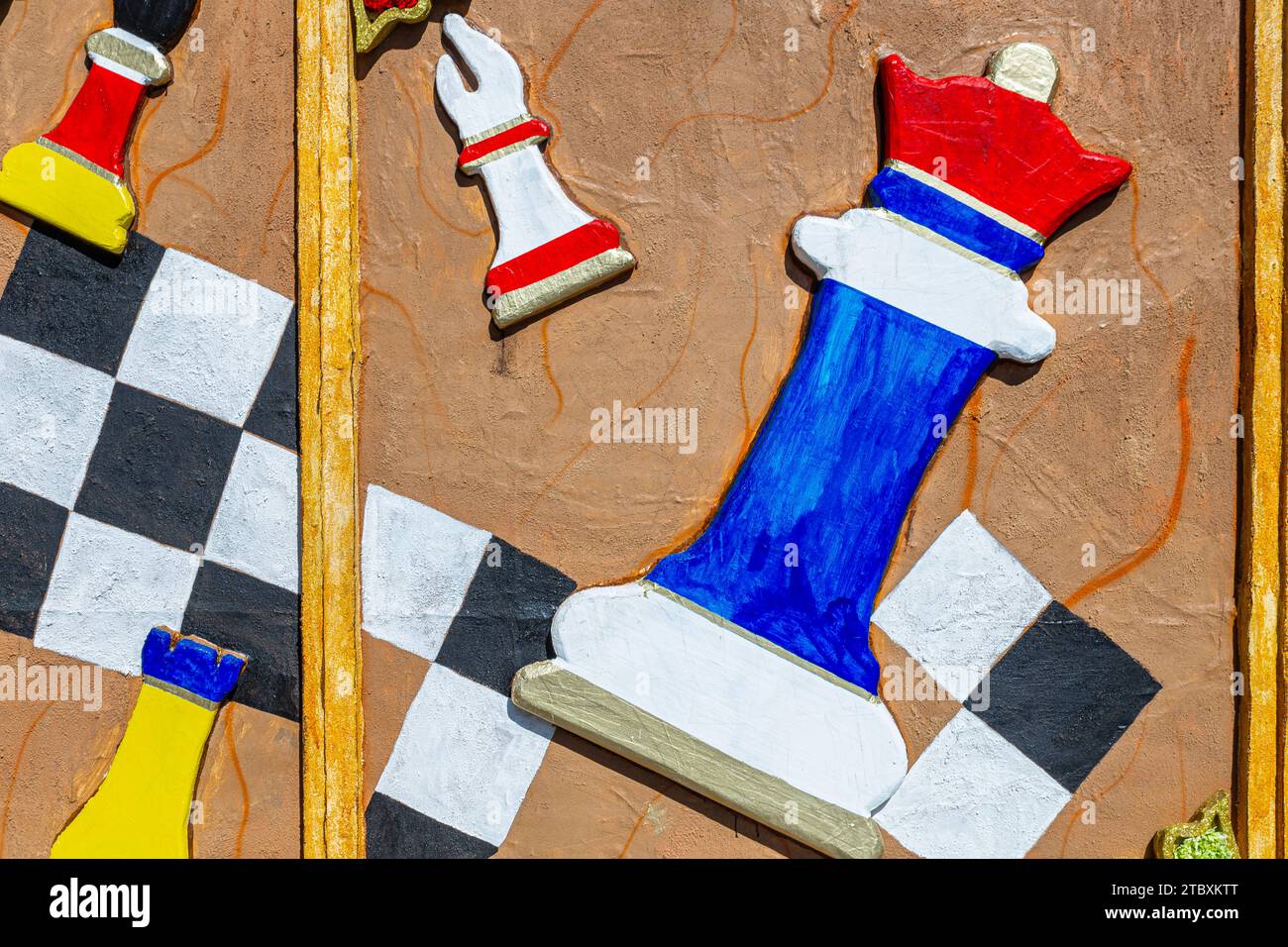 Bunte sizilianische Karnevalsmaske in bemaltem Papier Stockfoto