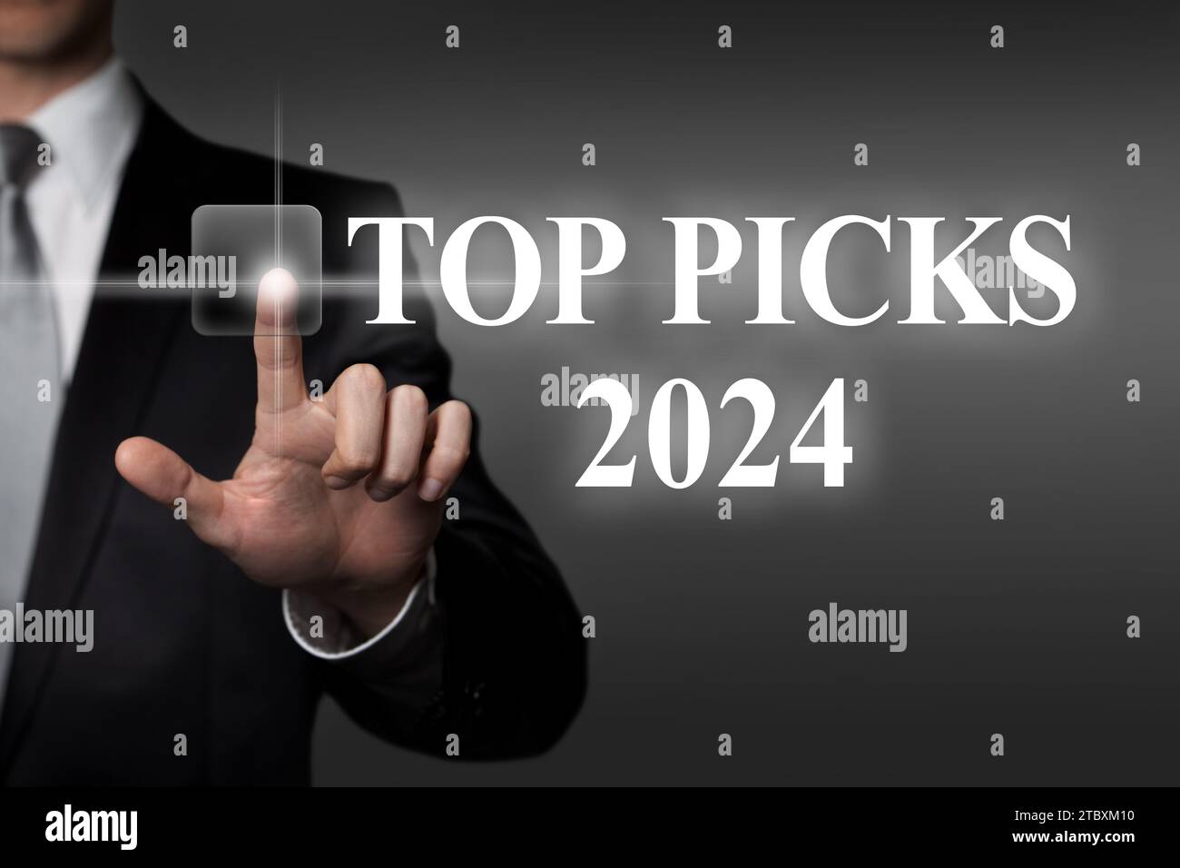 Top Stock Picks 2024 – Drücken der virtuellen Touchscreen-Taste mit dem Finger Stockfoto