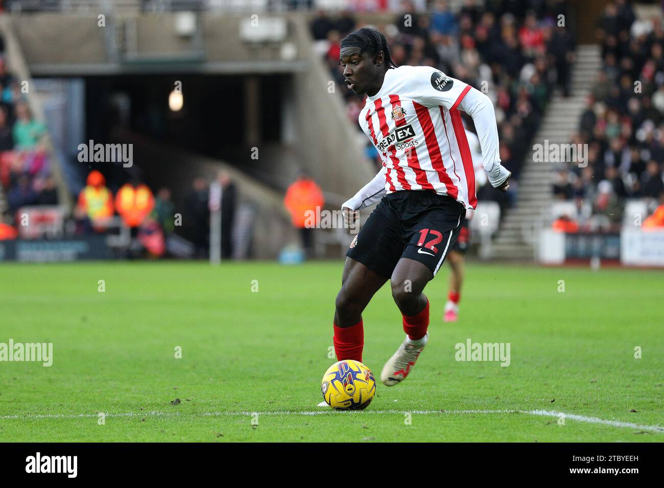 Sunderland, Großbritannien. Dezember 2023. Eliezer Mayenda aus Sunderland während des Sky Bet Championship Matches zwischen Sunderland und West Bromwich Albion im Stadion of Light, Sunderland am Samstag, den 9. Dezember 2023. (Foto: Robert Smith | MI News) Credit: MI News & Sport /Alamy Live News Stockfoto