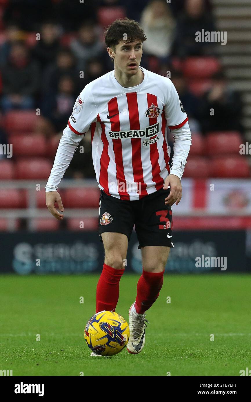 Sunderland, Großbritannien. Dezember 2023. Trai Hume of Sunderland während des Sky Bet Championship Matches zwischen Sunderland und West Bromwich Albion im Stadium of Light, Sunderland am Samstag, den 9. Dezember 2023. (Foto: Robert Smith | MI News) Credit: MI News & Sport /Alamy Live News Stockfoto