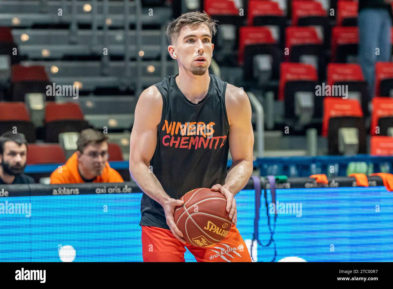 Chemnitz, Deutschland 09. Dezember 2023: BBL Pokal 1/4 Finale 2023/2024: Niners Chemnitz vs. Ratiopharm Ulm im Bild: Wesley van Beck (Chemnitz) bei der Erwärmung Stockfoto